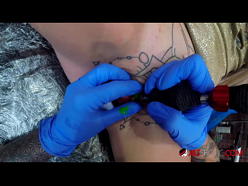 ❤️ Fìor tattooed hottie Sully Savage fhuair tattoo air a clitoris ️❌ Gnè càileachd aig gd.pornma-com.ru